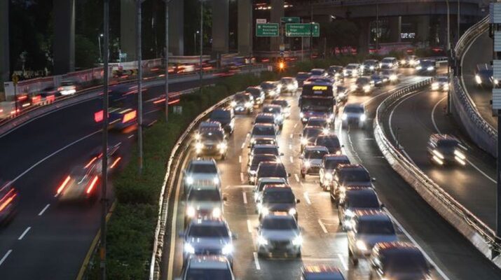 Lalu Lintas Tol Jakarta dan Sekitarnya Mengalami Kepadatan Menjelang Malam Hari