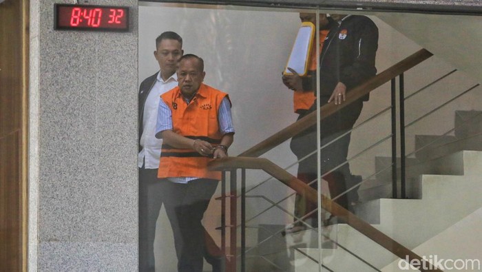 Direktur Imipas Jaya Saputra Tutupi Wajah Saat Ditahan KPK