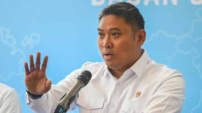 Bos BGN Marah Pegawai Main HP Saat Rapat, Perintahkan Pindah ke Papua