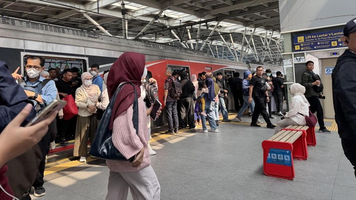 Cerita Anker Pasrah Telat Ngantor Usai Insiden Warga Tertemper KRL di Tebet